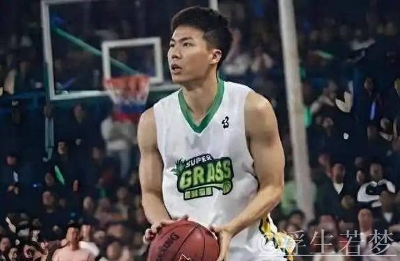 赖益烨正式签约，草根成功逆袭职业联赛，1年合同薪资公布